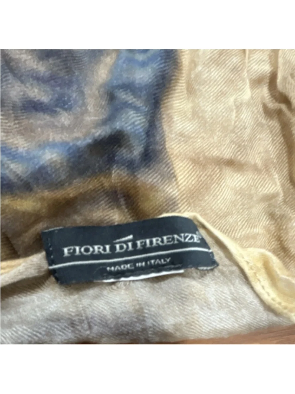 Vintage-Inspired Blue and Cream Wall Tapestry - Banca D'Italia Motif